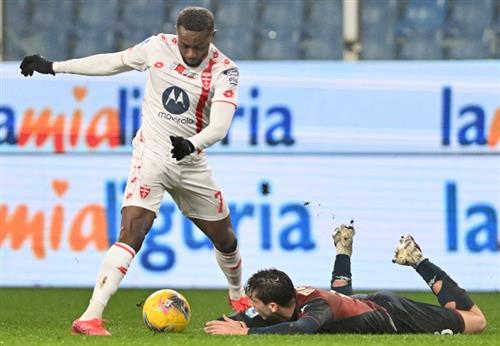 Genoa đấu với Monza