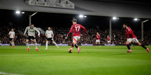 Fulham đấu với Manchester United