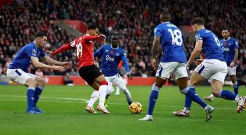 Southampton đấu với Everton