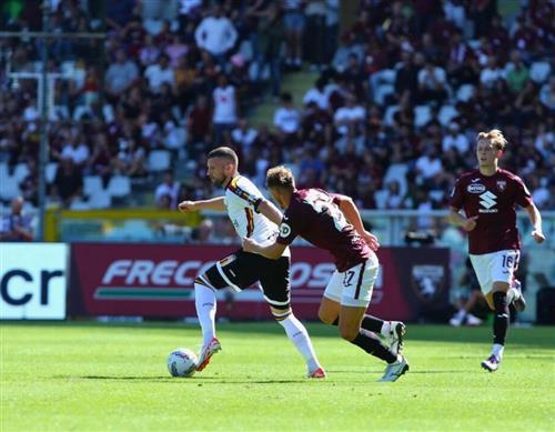 Turin đấu với Lecce