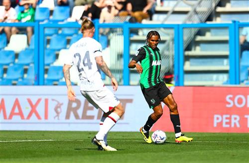 Sassuolo đấu với AC Milan