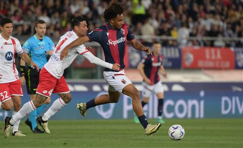 Bologna đấu với Monza