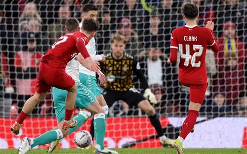 Liverpool đấu với Southampton