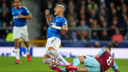 Burnley đấu với Everton