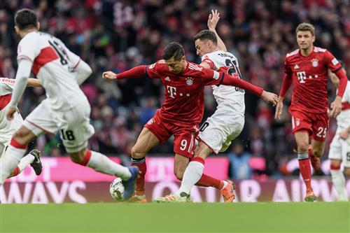 Bayern Munich đấu với Stuttgart