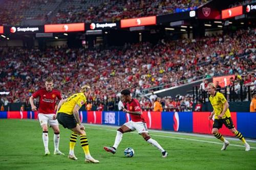Manchester United đấu với Borussia Dortmund
