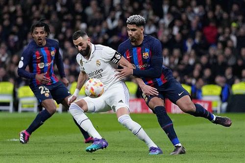 Barcelona đấu với Real Madrid