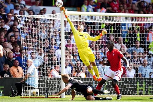 West Ham United đấu với Nottingham