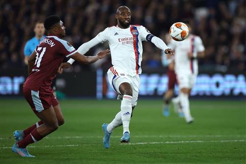 Lyon đấu với Clermont