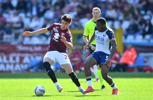 Turin đấu với Hellas Verona