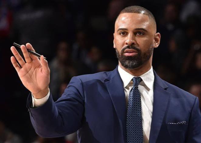 Uduka: Có đồng đội sơ hở ở khắp mọi nơi trên sân, nhưng chúng tôi đang buộc phải sút