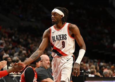 Grant và Avdija cùng lúc ghi được hơn 20 điểm, dẫn dắt đội tấn công hiệu quả để giành chiến thắng đầu tiên.