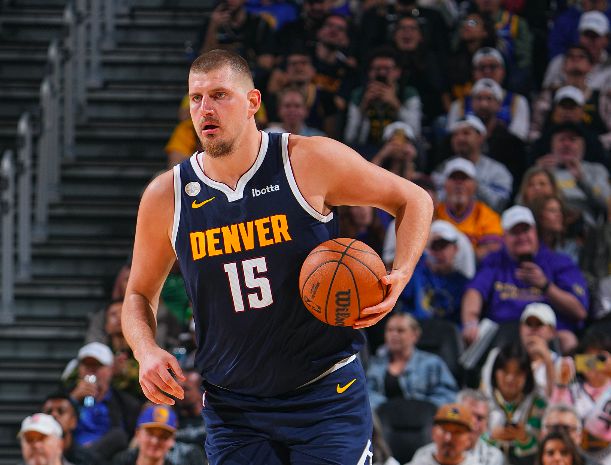 Jokic thực hiện 18 trên 23 và ghi được 55 điểm, trở thành vị trí thứ năm hiệu quả nhất trong lịch sử với hơn 50 điểm.