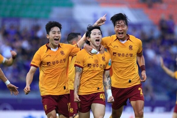 HLV Lee Jung-hyo của Gwangju: Chúng tôi vẫn còn 6 trận phải thi đấu và hy vọng có thể chiến đấu hết mình trong cuộc chiến trụ hạng