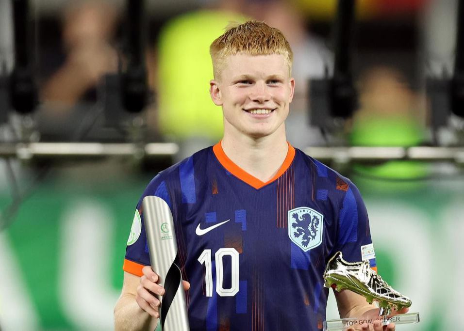 Schmidt trả lời Koeman: So sánh tôi với Pedri có lẽ hợp lý, tranh cúp tử thần