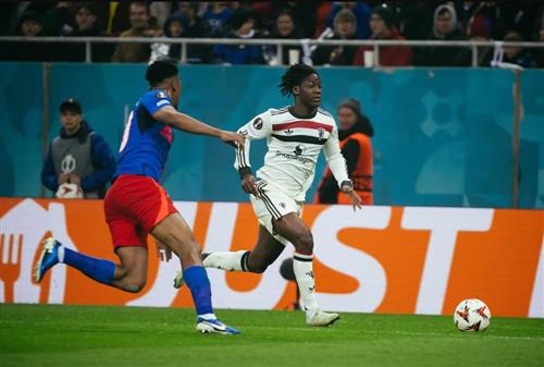 FCSB đấu với Manchester United