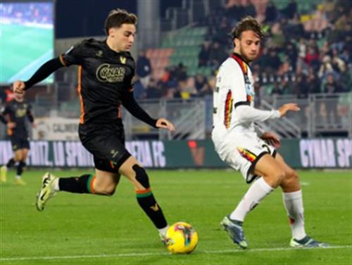 Venice đấu với Lecce