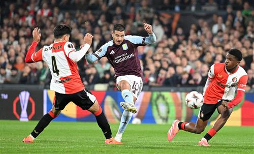 Feyenoord đấu với Aston Villa