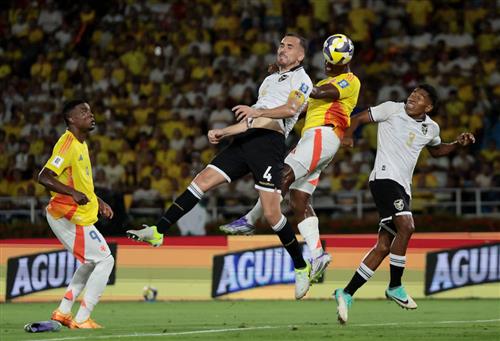 Colombia đấu với Bolivia