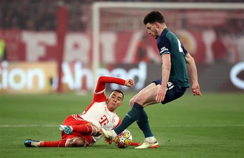 Bayern Munich đấu với Arsenal