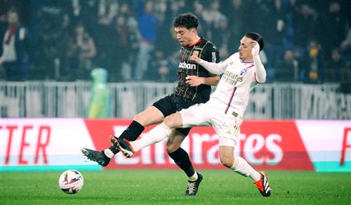 Lyon đấu với Lens