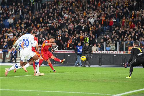 Roma đấu với Verona