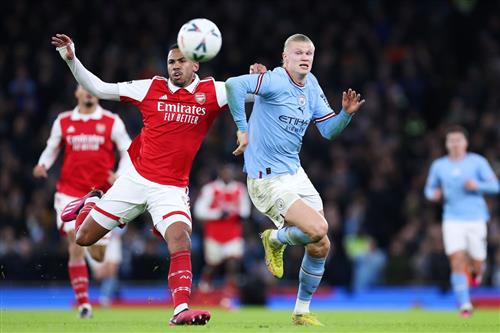 Manchester City đấu với Arsenal