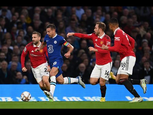 Manchester United đấu với Chelsea