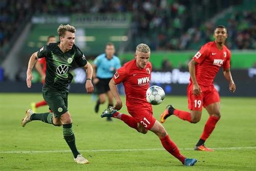 Augsburg đấu với Wolfsburg