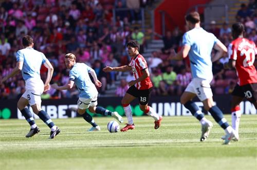 Southampton đấu với Manchester City
