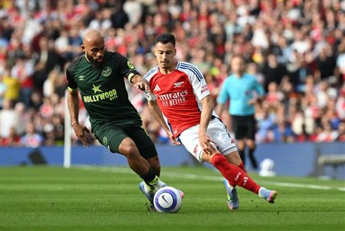 Arsenal đấu với Brentford