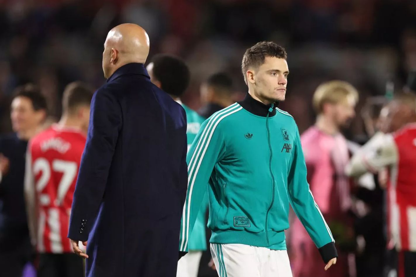 Sneijder: Có vẻ như Wirtz đã gặp phải vấn đề về thích nghi ngay từ đầu. Nếu anh ta không giải quyết chúng nhanh chóng thì mọi chuyện sẽ kết thúc.