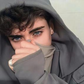 6686体育铁牌作者Violetta