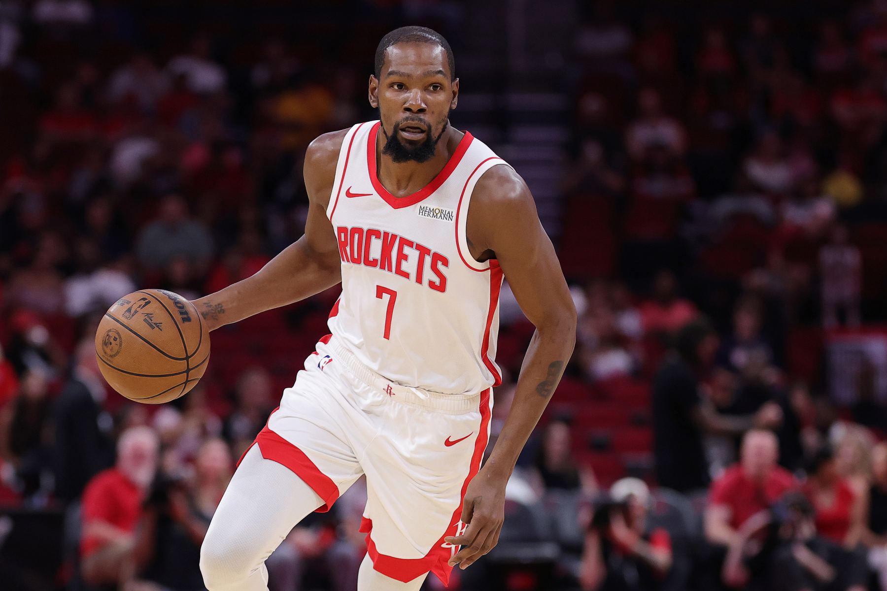 Durant thực hiện 8 trong số 12 cú sút trong hiệp và ghi được 20 điểm, ghi hơn 20 điểm vào lưới Trail Blazers trong 30 trận liên tiếp.